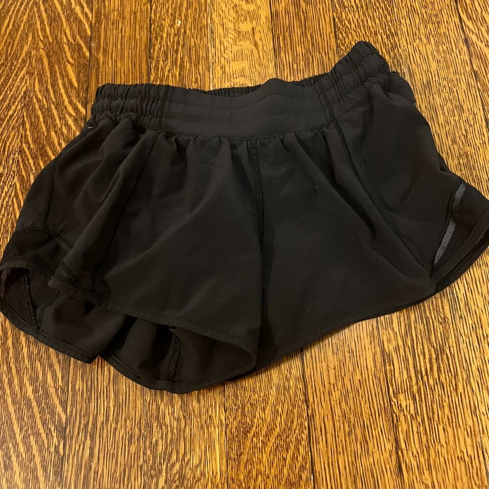 lululemon black shorts hotty hots